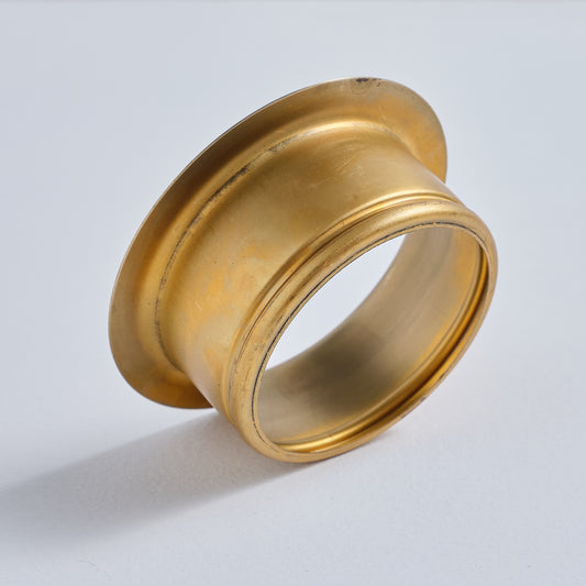 Precision-crafted solid brass sink flange with an unlacquered finish for a natural living patina.